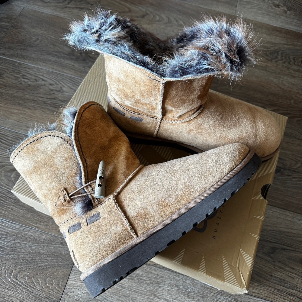 UGG Bailey Button Boots in Chestnut Meadow size 10